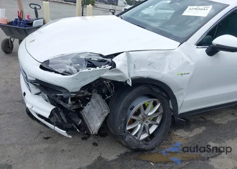 2019 Porsche Cayenne E-Hybrid z USA, uszkodzony, nr VIN WP1AE2AY2KDA52066